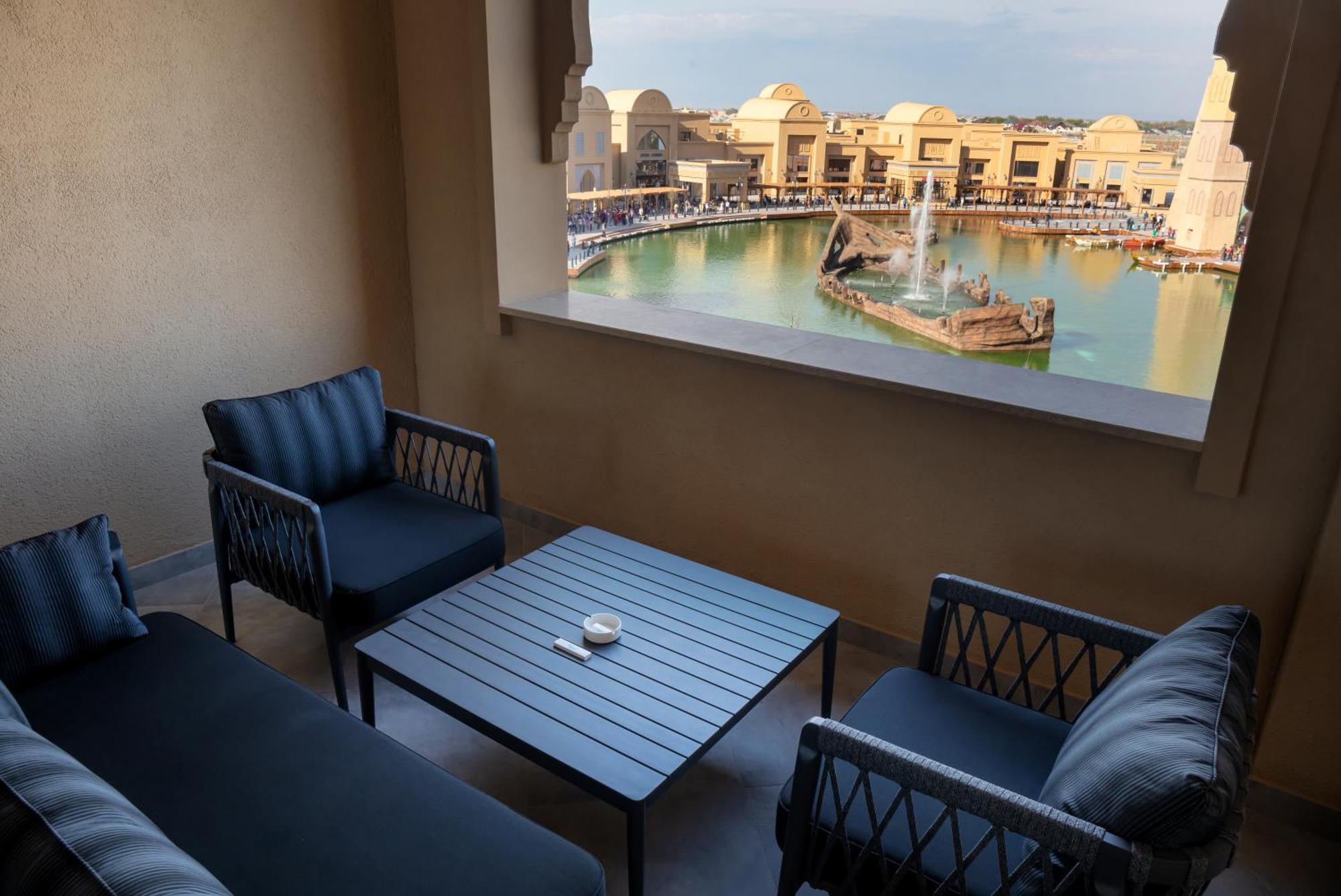 Karavansaray Turkistan Harbour Hotel -Flying Theatre Access Buitenkant foto The View