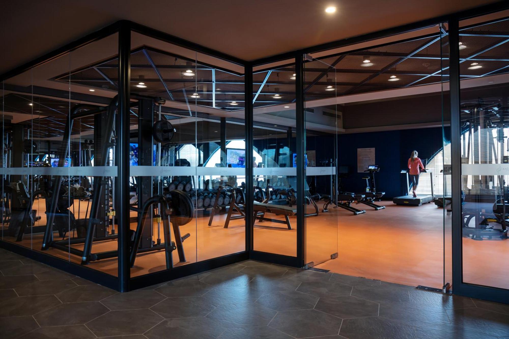 Karavansaray Turkistan Harbour Hotel -Flying Theatre Access Buitenkant foto The gym at the hotel
